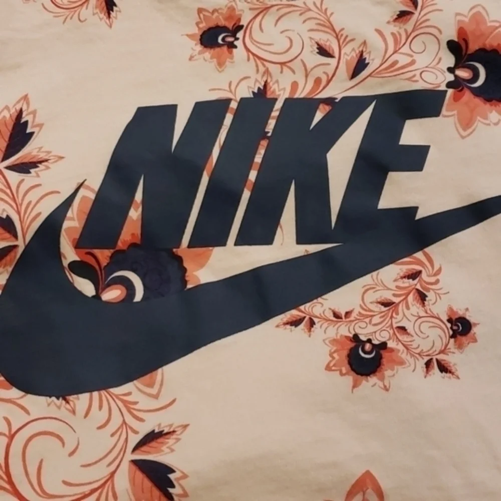 Nike Pink Florals‎ Crop Short Sleeves Medium